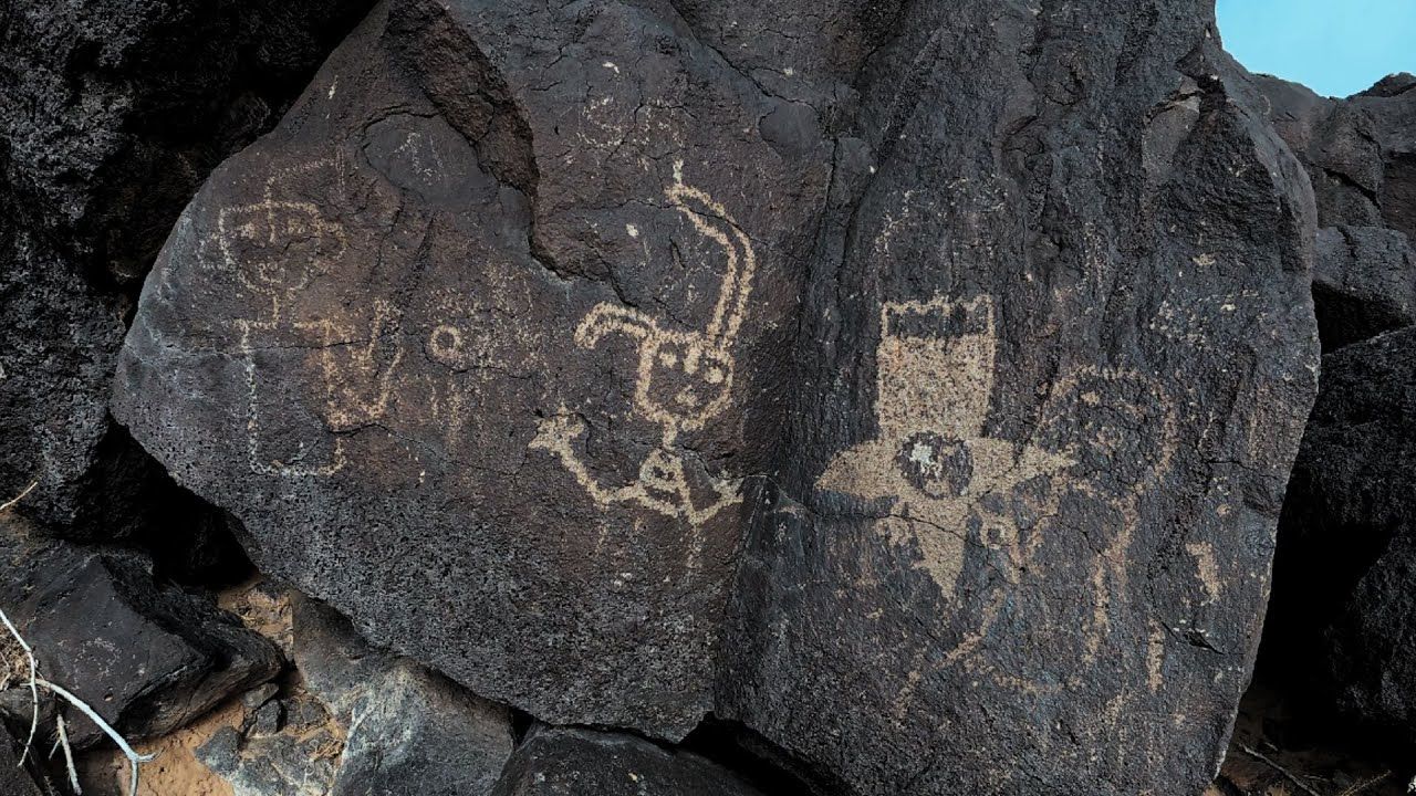 Их можно увидеть от Украины до Перу: что означают древние символы на камнях