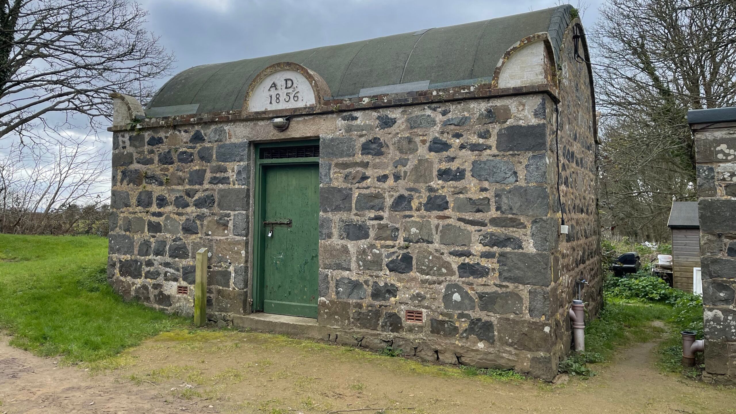 На острові Сарк функціонує найменша в'язниця у світі: що про неї відомо На острові Сарк функціонує найменша в'язниця у світі: що про неї відомо