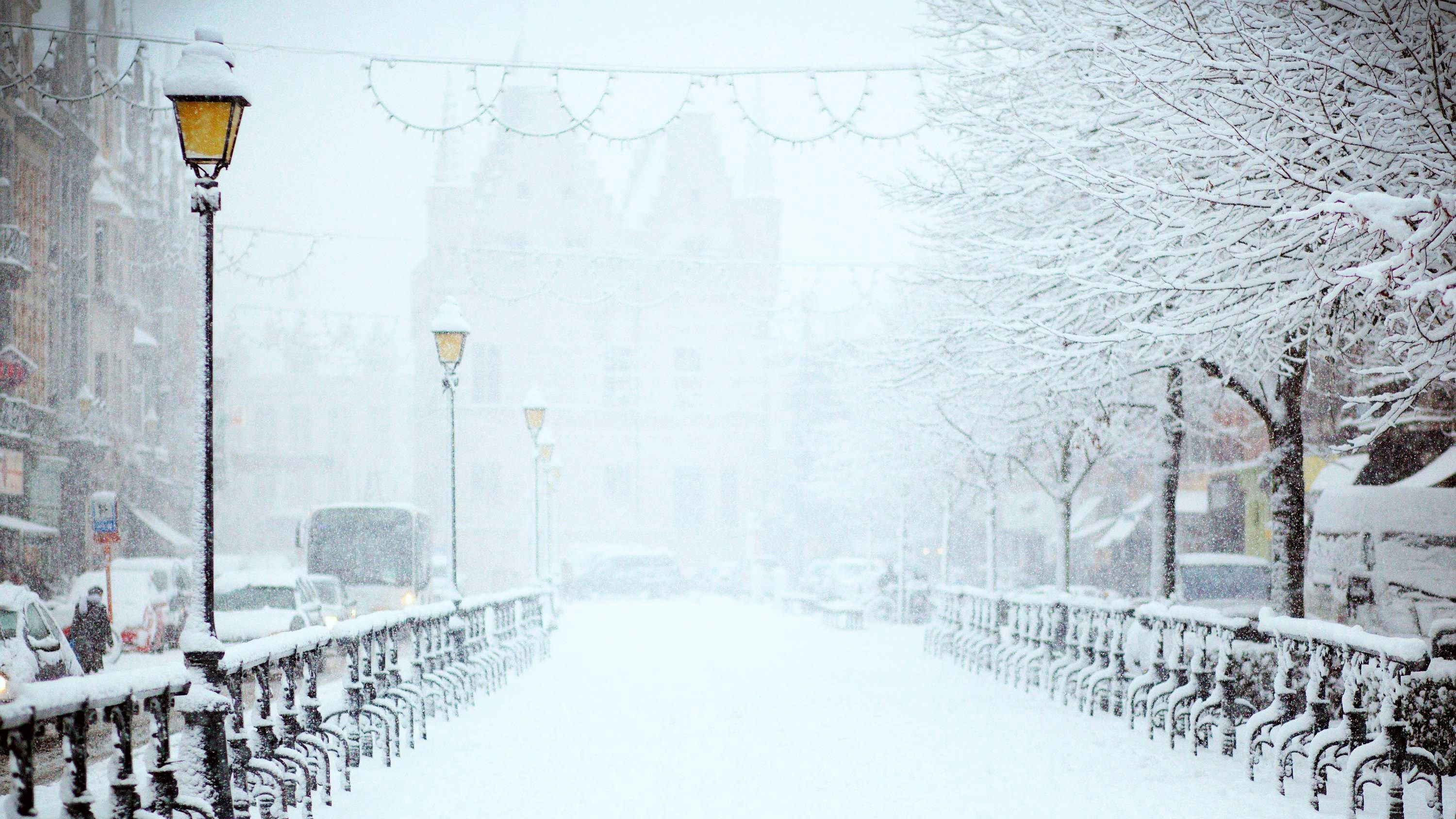 Чому сніг нам здається білим: наукове пояснення 