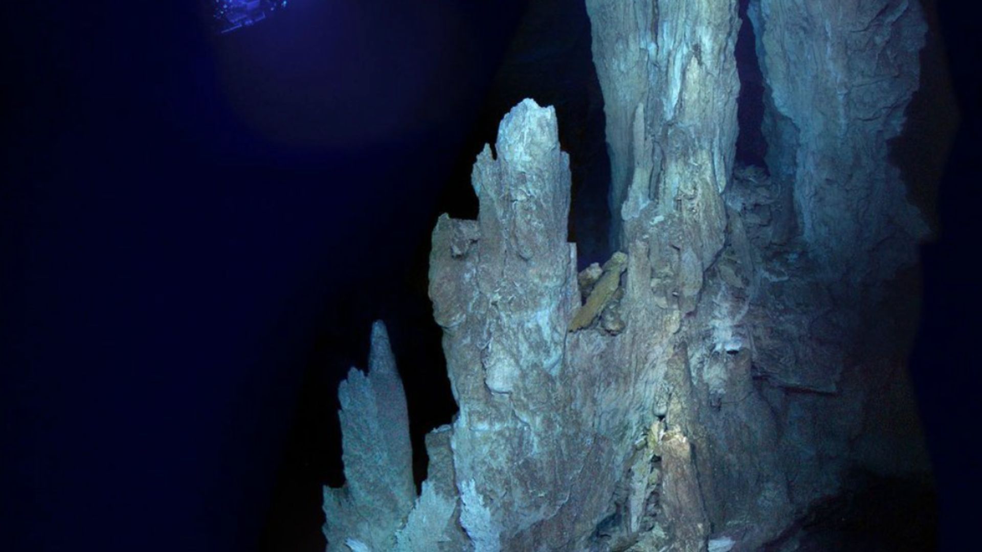 На дне Атлантики нашли затерянный город - Интересное 24