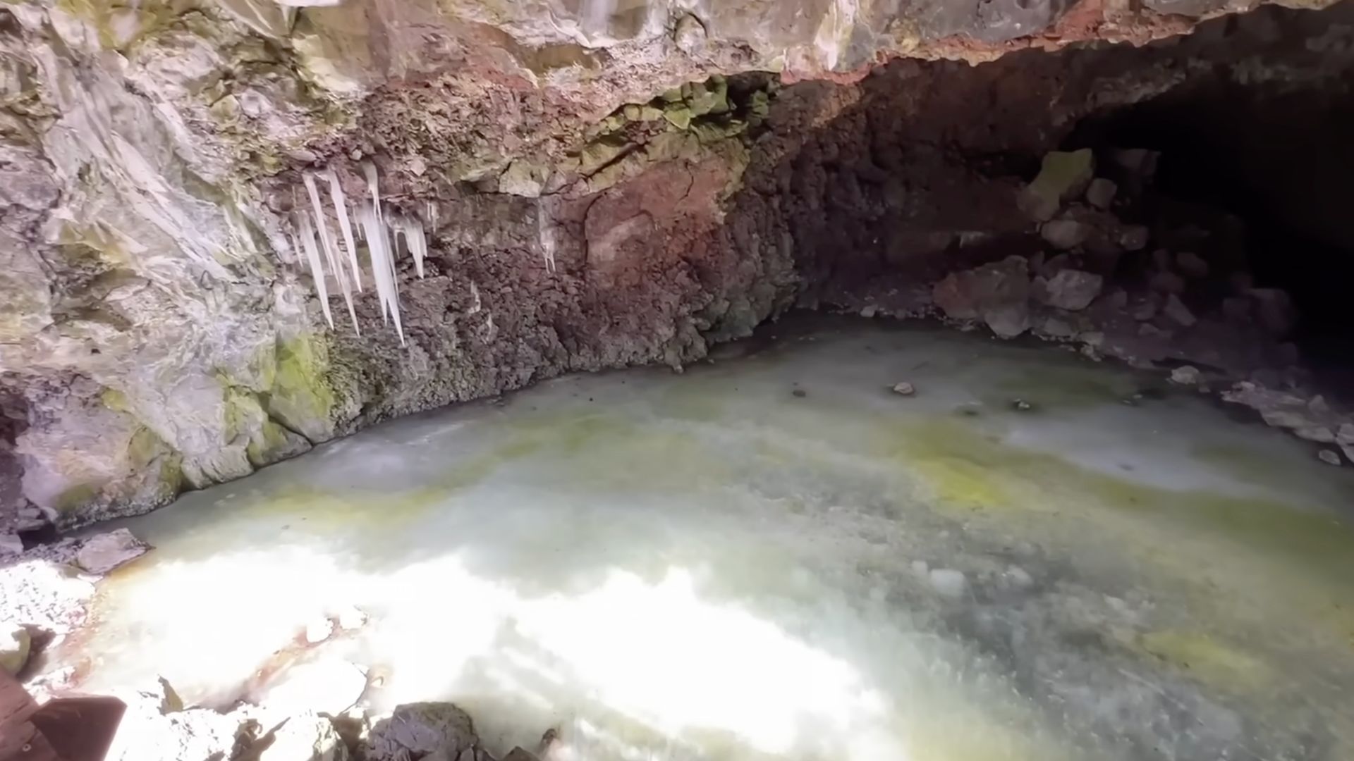 У світі є льодяна печера посеред пустелі, яка не тане тисячі років - Цікаве 24