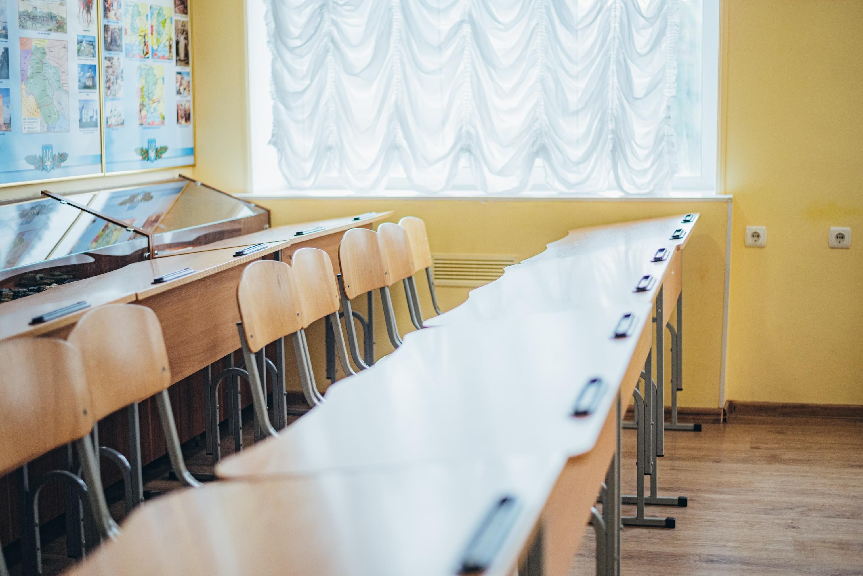 Чому в школі у класах вікна завжди з лівого боку - Цікаве 24