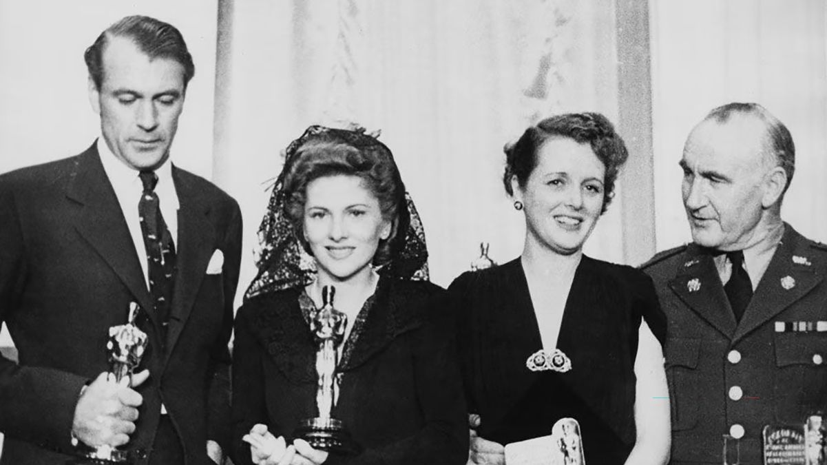 Гіпсові статуетки, заклики до війни, траурні наряди: як Гітлер змінив Оскар Гіпсові статуетки, заклики до війни, траурні наряди: як Гітлер змінив Оскар